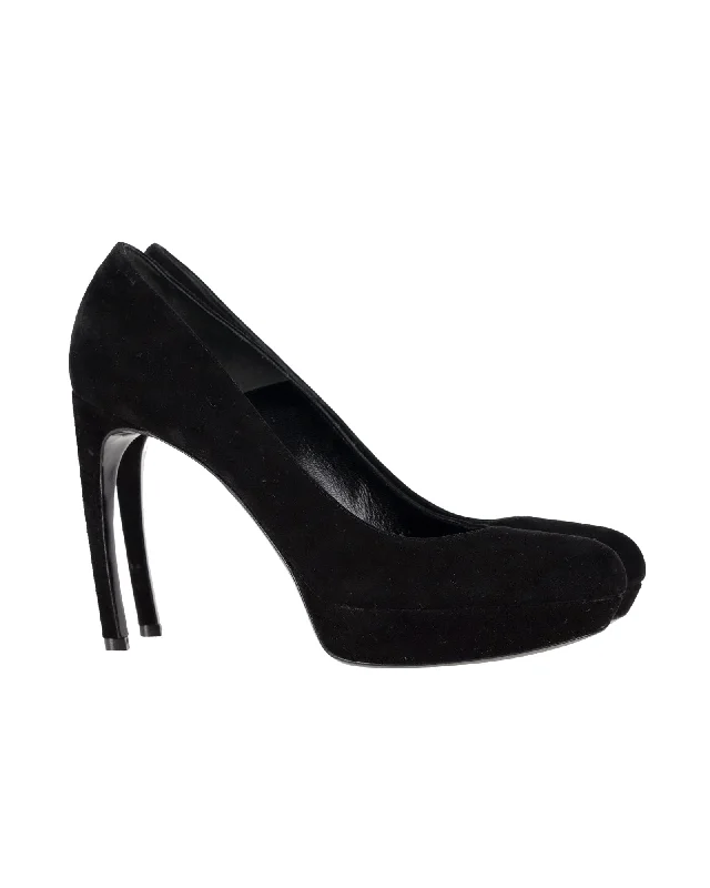Women's studded stiletto heel pumps for an edgy lookAlexander McQueen Pumps in Black Suede Women's studded stiletto heel pumps for an edgy lookAlexander McQueen Pumps in Black Suede