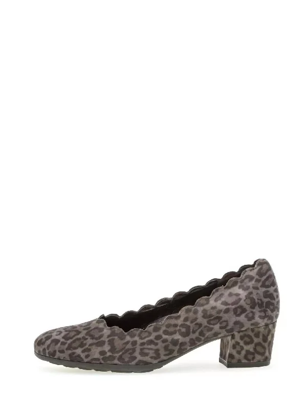 Women's brocade stiletto heel pumps with a vintage feelWomen Scalloped Block Heel In Anthracite Leopard Women's brocade stiletto heel pumps with a vintage feelWomen Scalloped Block Heel In Anthracite Leopard