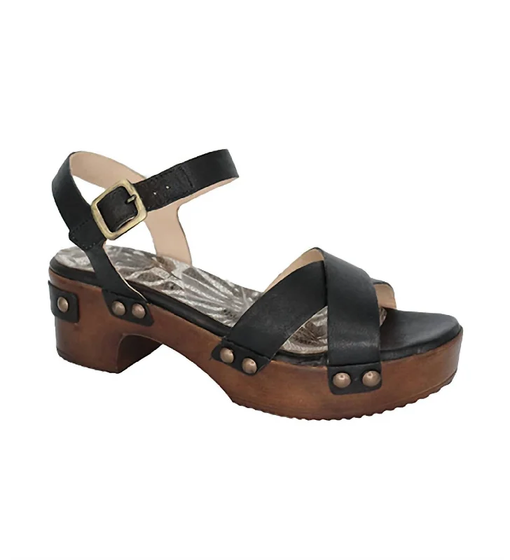 Women's bronze stiletto heel pumps for a warm and metallic lookWomen's Brooke Sandals In Black Women's bronze stiletto heel pumps for a warm and metallic lookWomen's Brooke Sandals In Black