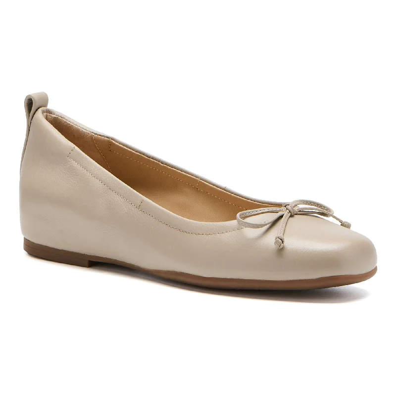 Women's Geometric - Patterned Loafers in Multicolor for a Fashion - Forward Look Cadence Bow Metatarsal Women's Geometric - Patterned Loafers in Multicolor for a Fashion - Forward Look Cadence Bow Metatarsal