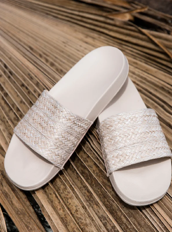 Women's Thong Sandals with a Beaded Design in Multicolor for a Beachy AestheticSlippy Jute Sandals - Cream Women's Thong Sandals with a Beaded Design in Multicolor for a Beachy AestheticSlippy Jute Sandals - Cream