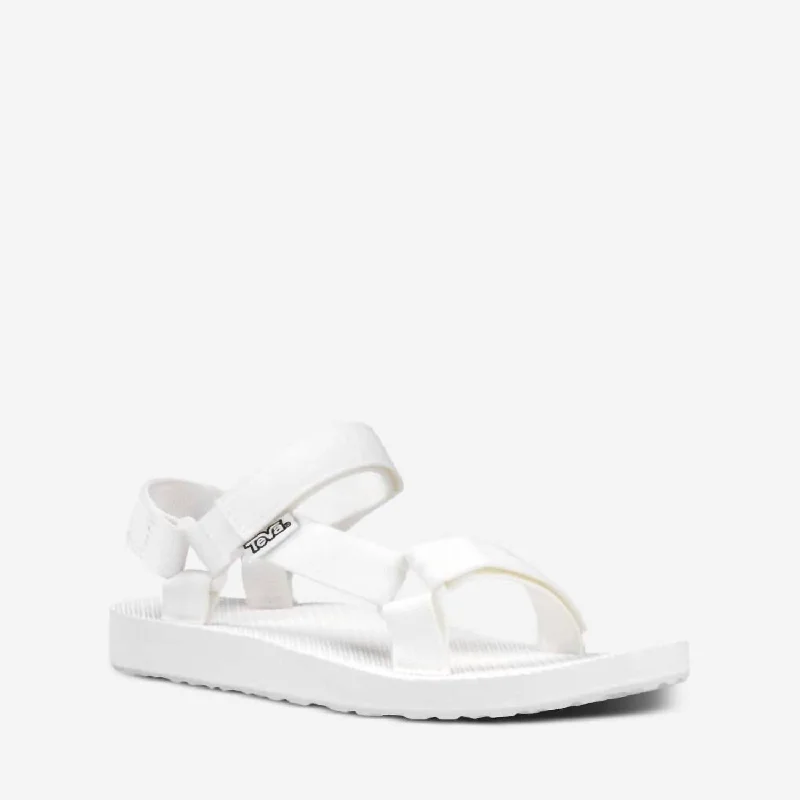 Women's Sandals with a Wedge Heel and a Tassel Detail in Orange for a Trendy LookWomen's Original Universal Sandal In Bright White Women's Sandals with a Wedge Heel and a Tassel Detail in Orange for a Trendy LookWomen's Original Universal Sandal In Bright White