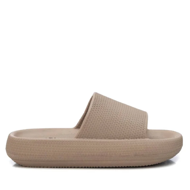 Anti - Slip Women's Sandals with a Grooved Sole in Green for Outdoor AdventuresWomen's Rubber Flat Sandals In Light Brown Anti - Slip Women's Sandals with a Grooved Sole in Green for Outdoor AdventuresWomen's Rubber Flat Sandals In Light Brown