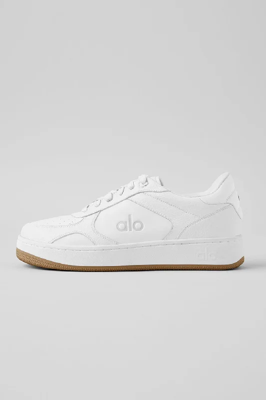Women's Sneakers with Adjustable Straps for a Customized Fit During High - Impact ExercisesAlo Recovery Mode Sneaker - Natural White/Gum