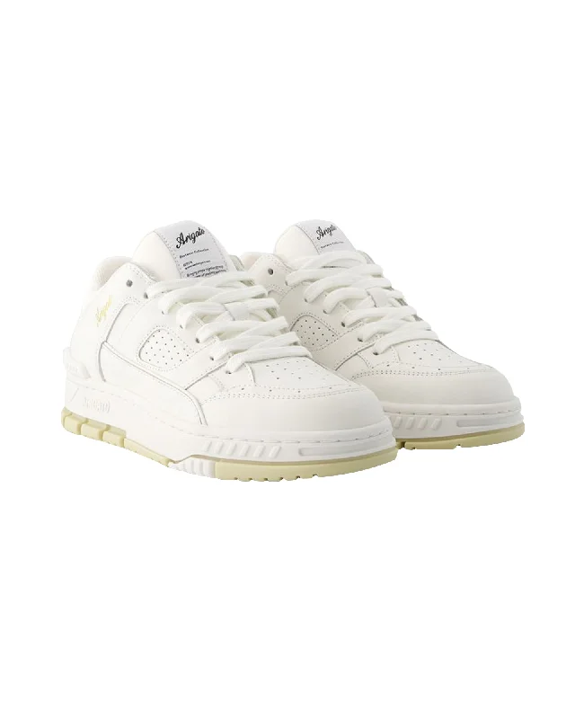 Retro - Style Women's Sneakers in Pastel Colors for a Nostalgic and Fashionable VibeArea Lo Sneakers - Axel Arigato - Leather - White/Beige Retro - Style Women's Sneakers in Pastel Colors for a Nostalgic and Fashionable VibeArea Lo Sneakers - Axel Arigato - Leather - White/Beige