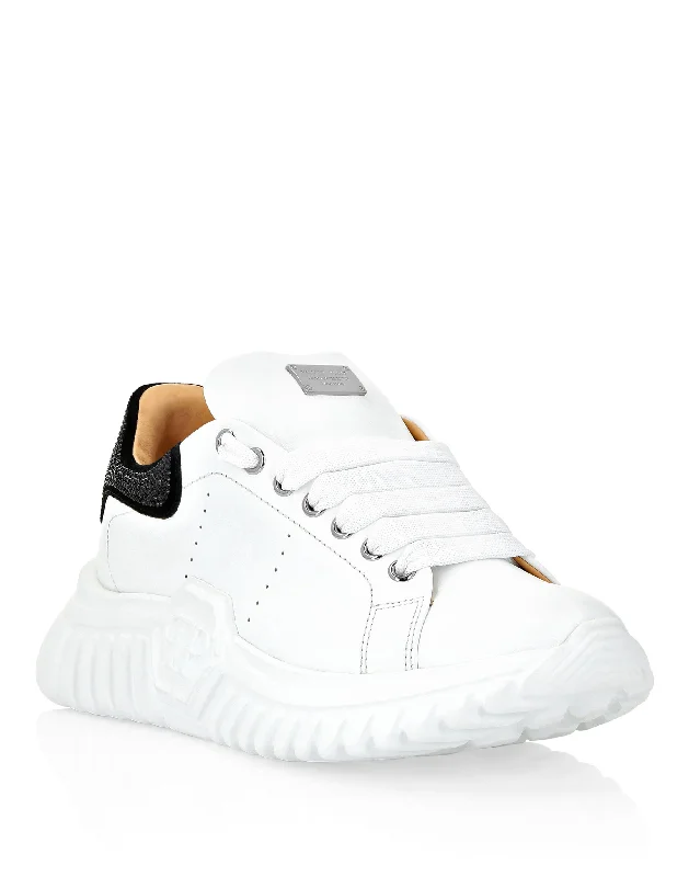 Women's Sneakers with Memory Foam Insoles for Exceptional Cushioning and ComfortLeather Lo-Top Sneakers Skull & Bones