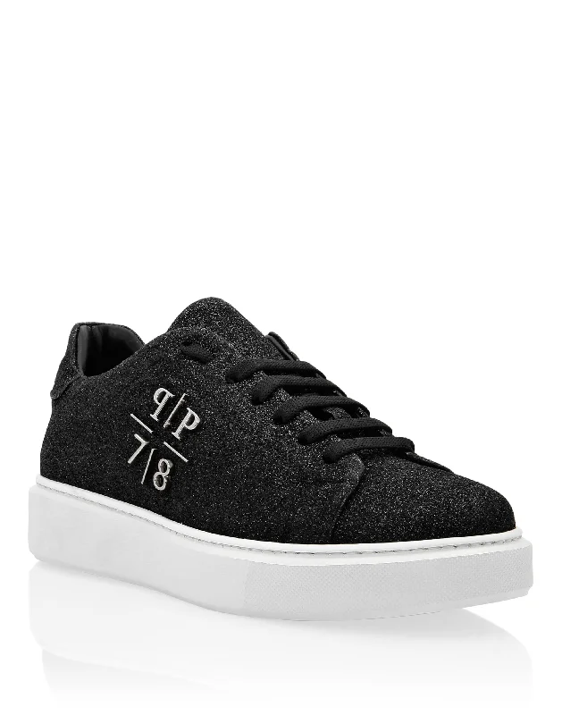 black / white