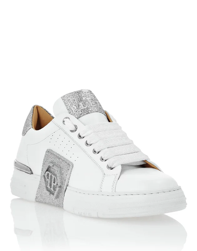 Chunky - Sole Women's Platform Sneakers in White for a Trendy Street Style LookLO-TOP SNEAKERS PHANTOM KICK$ GLITTER Chunky - Sole Women's Platform Sneakers in White for a Trendy Street Style LookLO-TOP SNEAKERS PHANTOM KICK$ GLITTER
