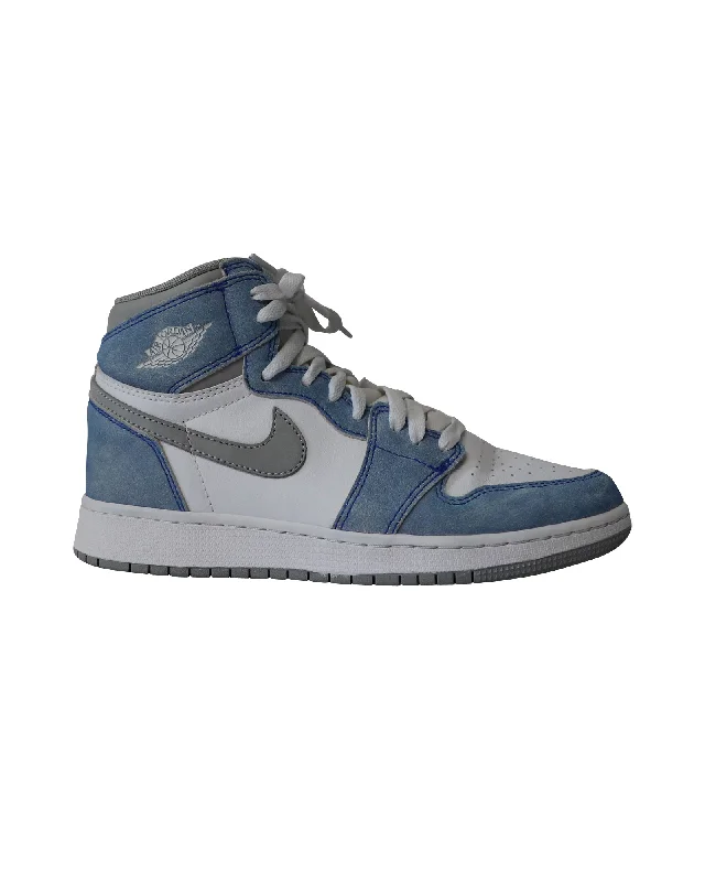 Smart - Tech Women's Sneakers with Fitness Tracking Features for Active Lifestyle EnthusiastsNike Air Jordan 1 Retro High Hyper Royal Sneakers in Smoke Grey Leather Smart - Tech Women's Sneakers with Fitness Tracking Features for Active Lifestyle EnthusiastsNike Air Jordan 1 Retro High Hyper Royal Sneakers in Smoke Grey Leather