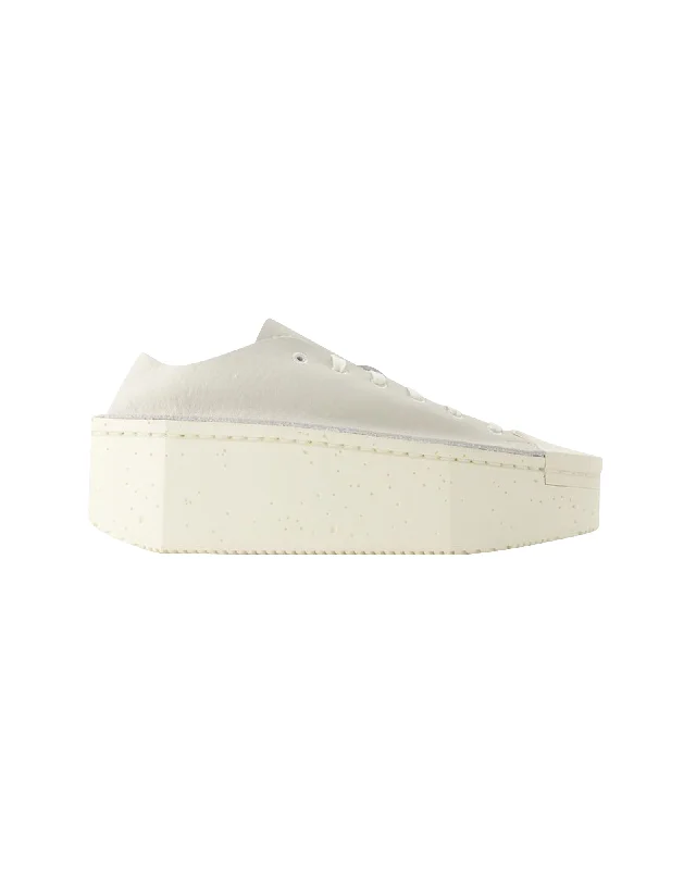 Chunky - Sole Women's Platform Sneakers in White for a Trendy Street Style LookRenga Lo Sneakers - Y 3 - Leather - White Chunky - Sole Women's Platform Sneakers in White for a Trendy Street Style LookRenga Lo Sneakers - Y 3 - Leather - White