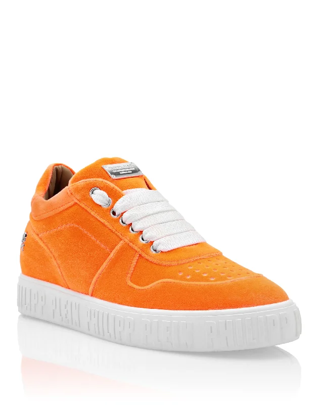 Smart - Tech Women's Sneakers with Fitness Tracking Features for Active Lifestyle EnthusiastsVelvet Lo-Top Sneakers King Power Smart - Tech Women's Sneakers with Fitness Tracking Features for Active Lifestyle EnthusiastsVelvet Lo-Top Sneakers King Power