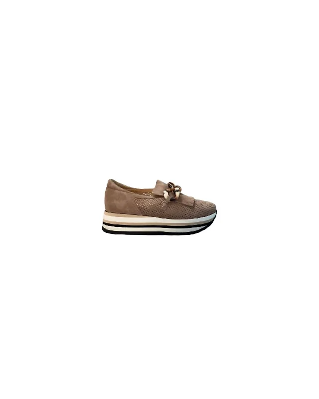 Vegan - Friendly Women's Sneakers Made from Recycled Materials for an Eco - Conscious ChoiceWomen's Carly Sneakers In Taupe Vegan - Friendly Women's Sneakers Made from Recycled Materials for an Eco - Conscious ChoiceWomen's Carly Sneakers In Taupe