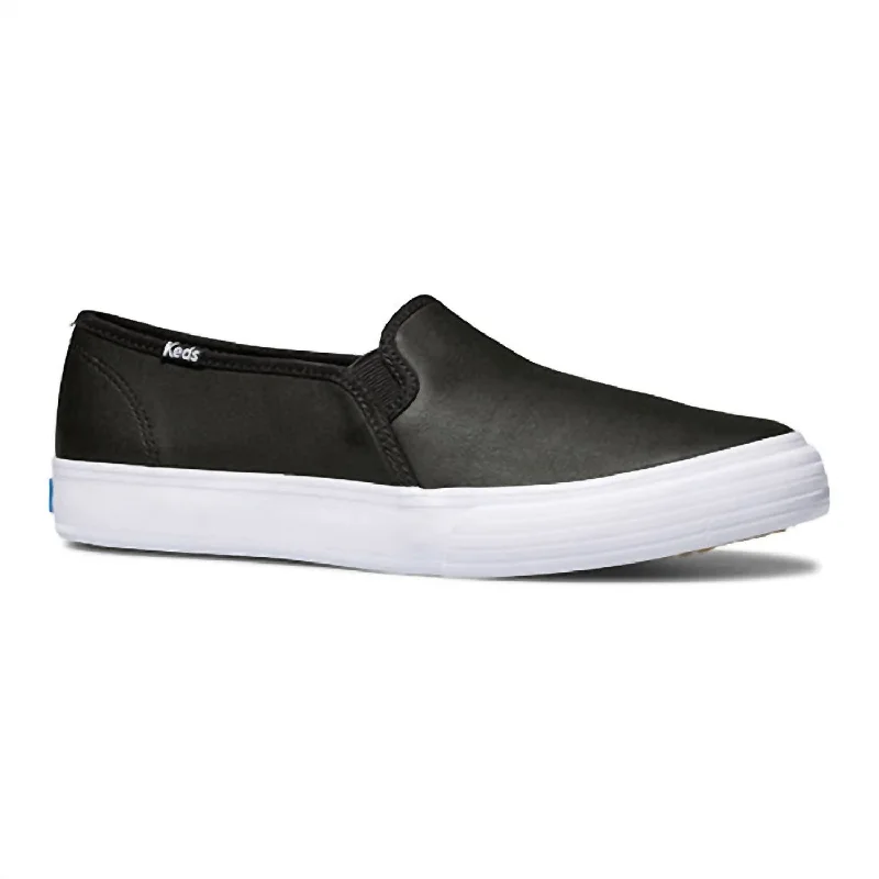 Smart - Tech Women's Sneakers with Fitness Tracking Features for Active Lifestyle EnthusiastsWomen's Double Deckster Leather Sneaker In Black