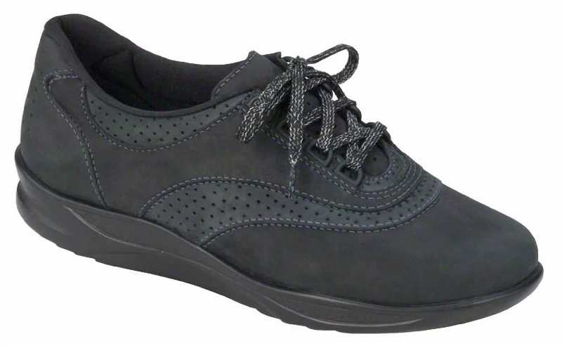Breathable Mesh Women's Running Sneakers with Reflective Trim for Nighttime JoggingWomen's Walk Easy Sneaker In Nero Breathable Mesh Women's Running Sneakers with Reflective Trim for Nighttime JoggingWomen's Walk Easy Sneaker In Nero
