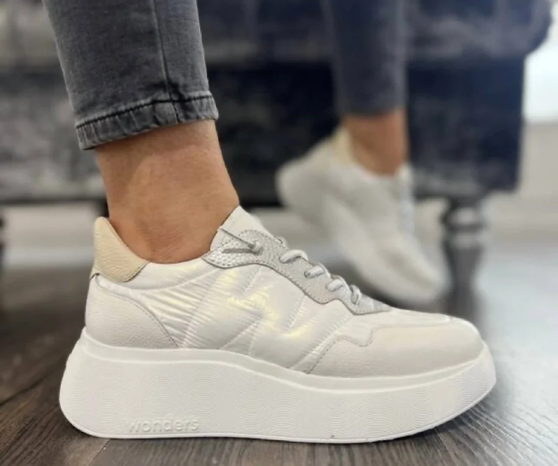 Breathable Mesh Women's Running Sneakers with Reflective Trim for Nighttime JoggingWomen's Wild Sneakers In Blanco